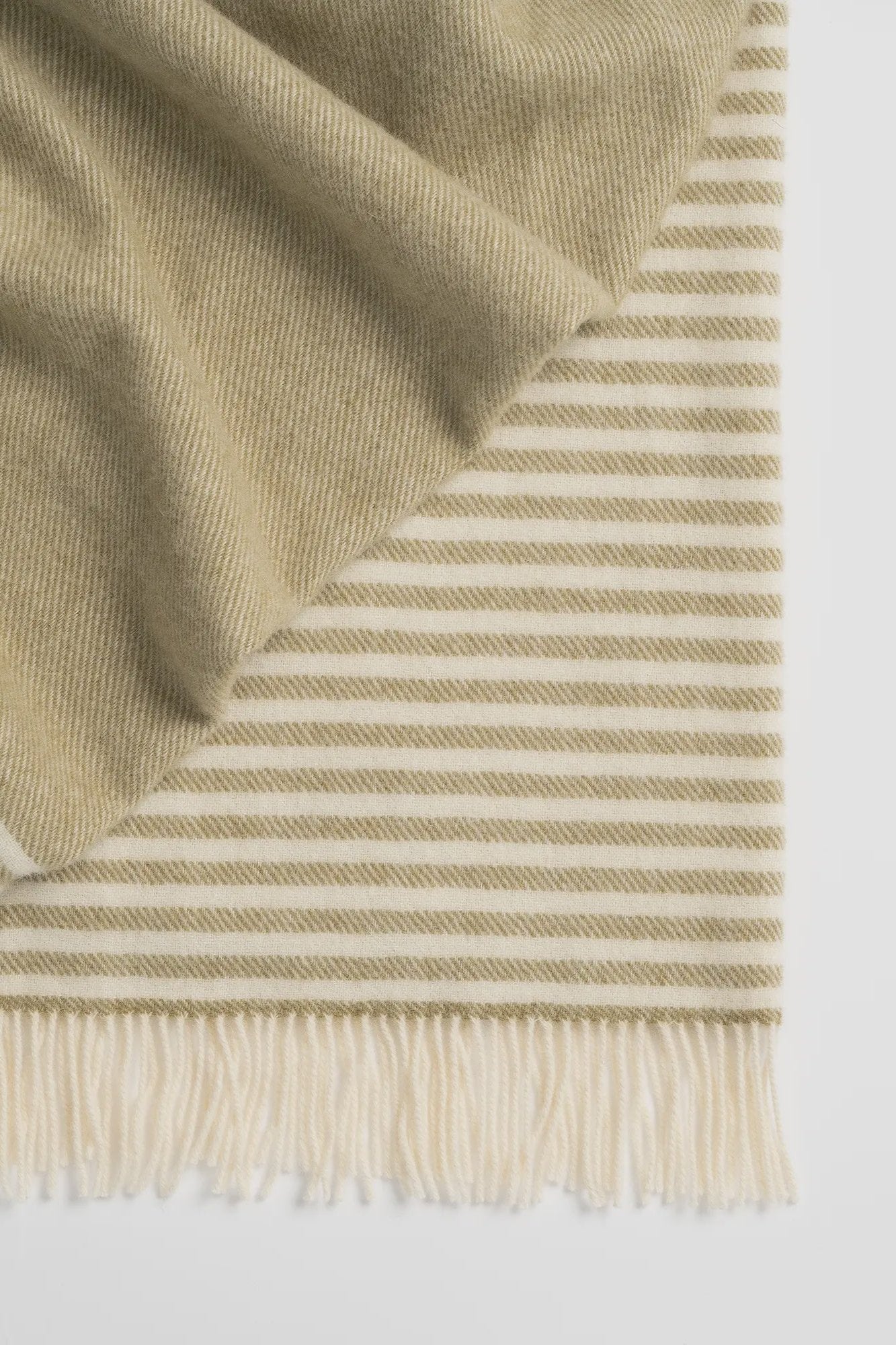 Weave Catlins Throw - Cream/Pea