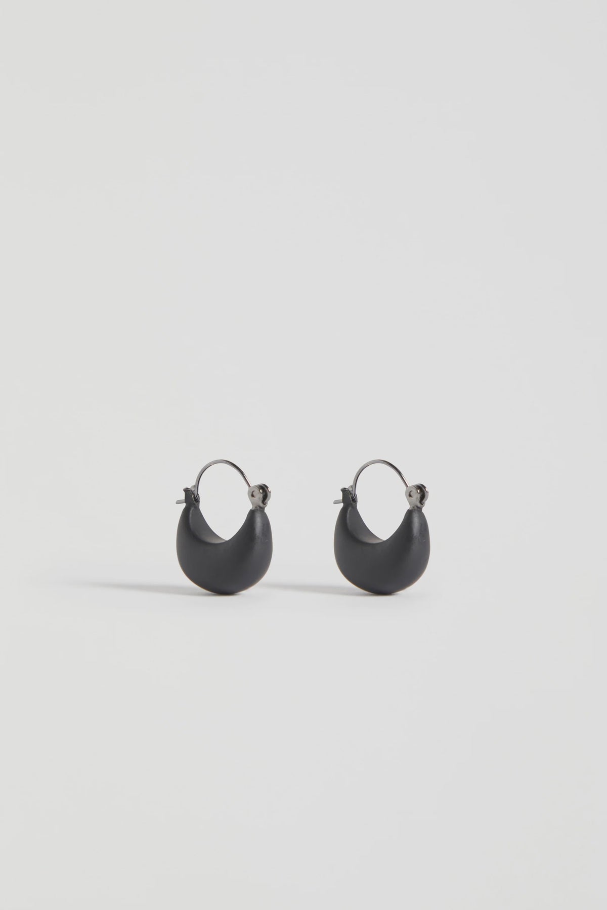 Elk Ellik Short Hoop Earring - Black