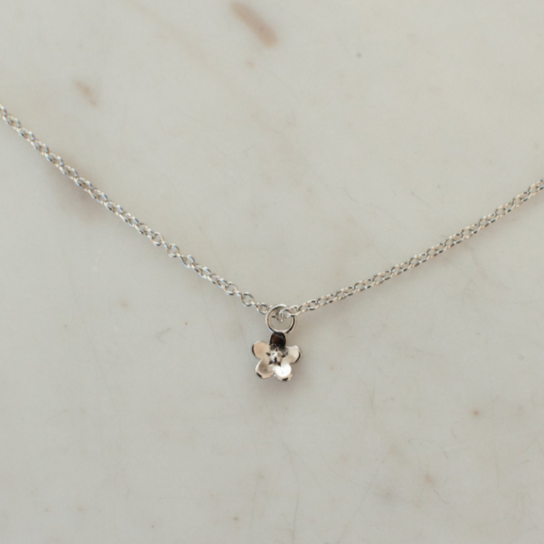 sophie_daisy_day_necklace_silver